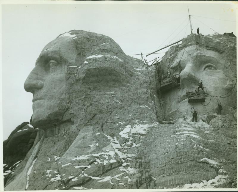 Black-Hills-SD/800x600_Mount_Rushmore construction 07.jpg